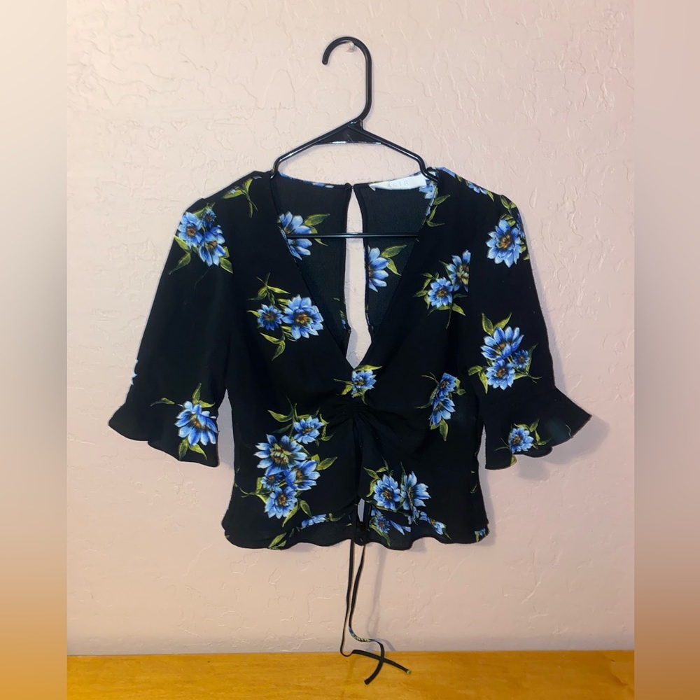 ASTR black long sleeve crop top! Never worn!